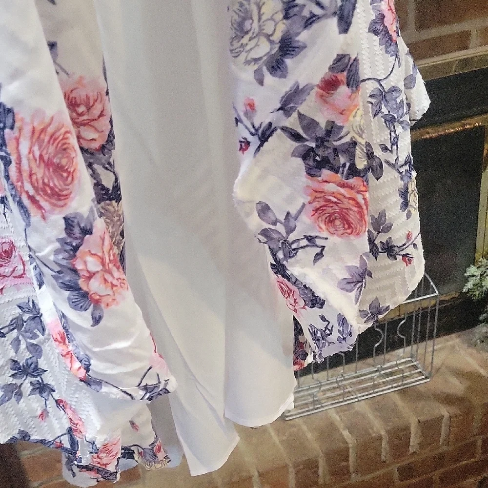 Chelsea & Theodore Floral Blouse with Crochet Detail - Picture 5 of 6